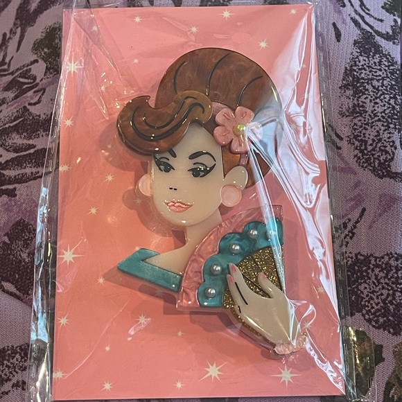 Dapper Darling Brooch by Lipstick & Chrome- NWT - Picture 9 of 9